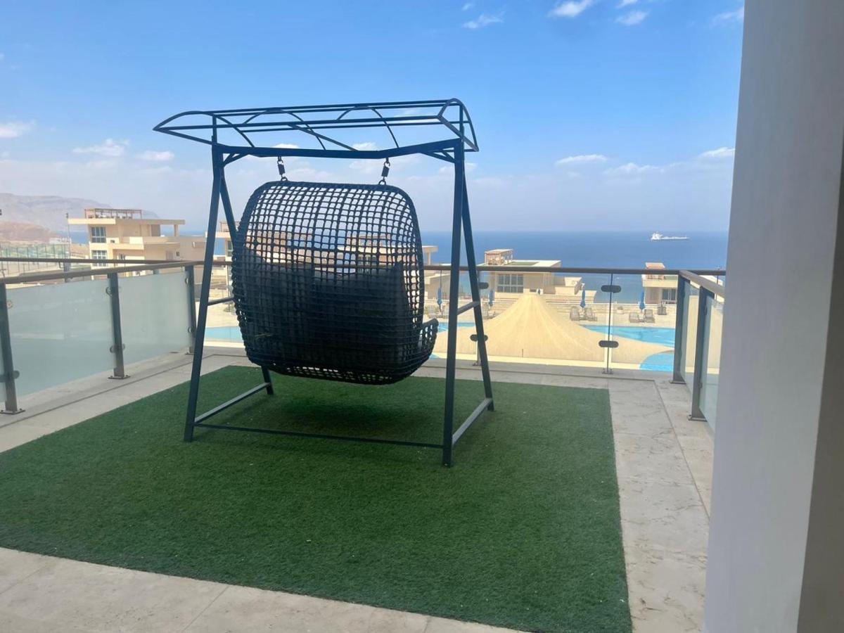 Tolip Resort El Galala Hills Ain Sukhna Extérieur photo Artificial grass on a balcony
