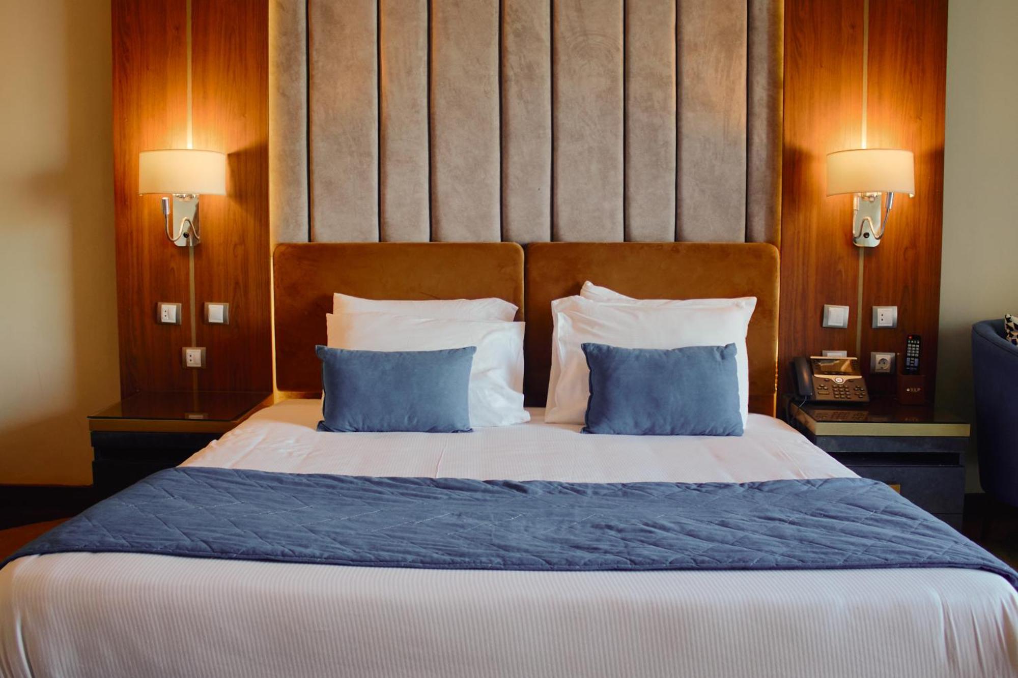 Tolip Resort El Galala Hills Ain Sukhna Extérieur photo A bed