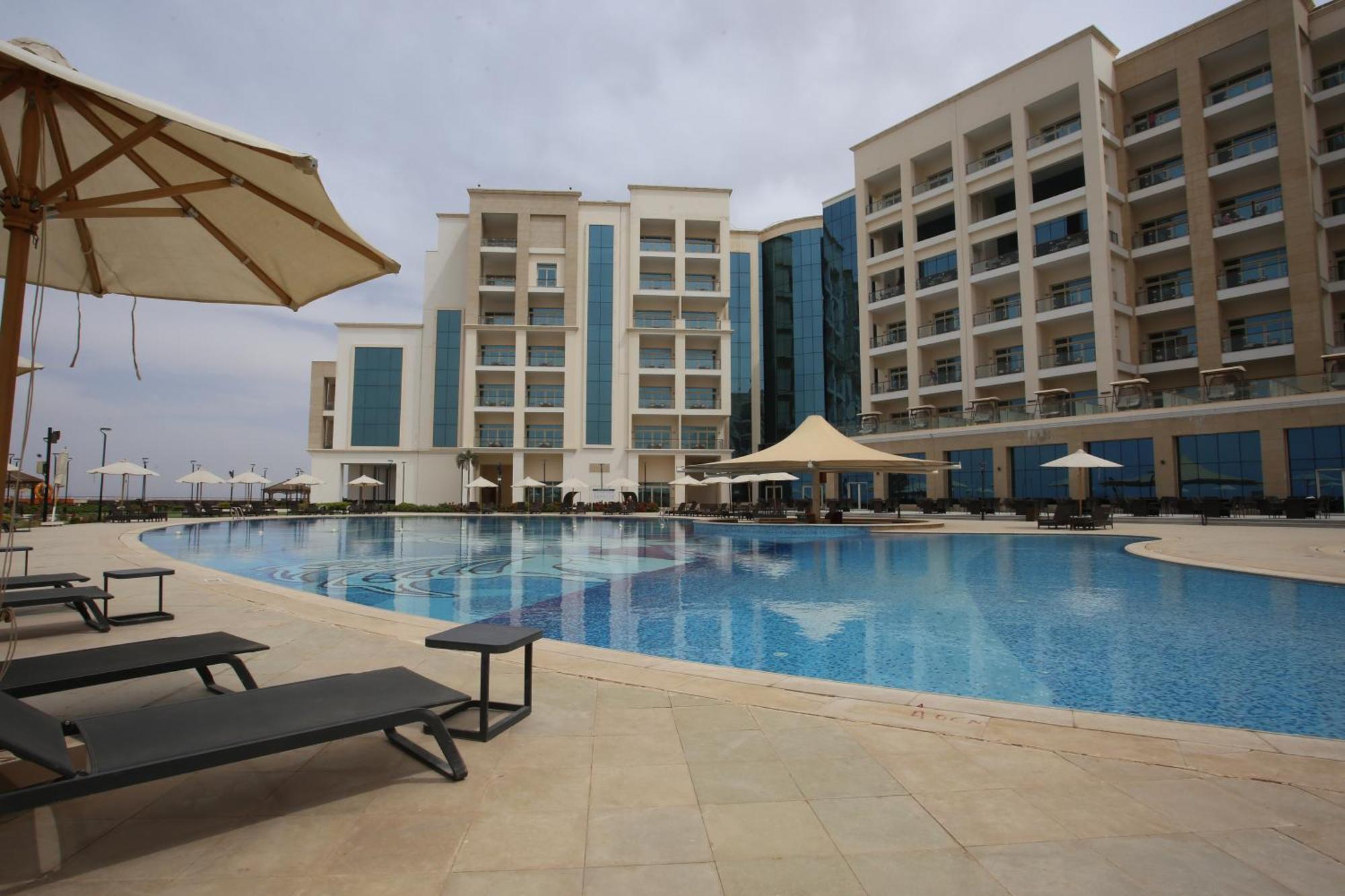 Tolip Resort El Galala Hills Ain Sukhna Extérieur photo The swimming pool at the hotel